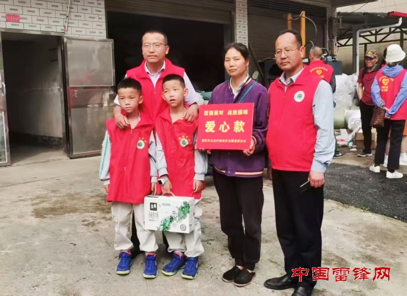 雷锋精神暖人心   轻生夫妻获救助”