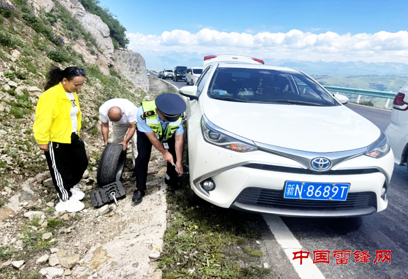 党建引领守天路 暖心救援护平安 ——新源执法大队倾情服务独库公路各族游客”