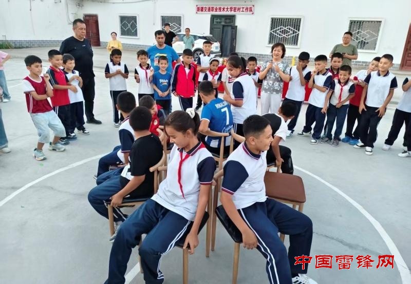 童心向阳乐满村 干群联谊暖乡情｜昆其布隆村扎实开展少年儿童趣味文体联谊活动”