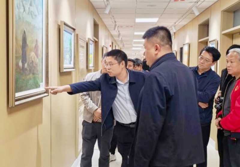 校地共建聚合力 文化润疆谱新篇 ——第三师图木舒克市文联组织开展“文化名家进校园”活动