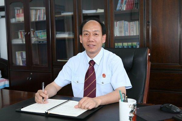 范世林:立足本职笔不辍 踏实敬业成果多