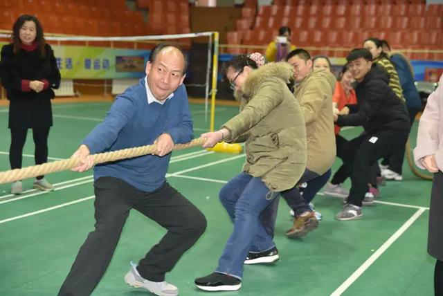 范世林:立足本职笔不辍 踏实敬业成果多